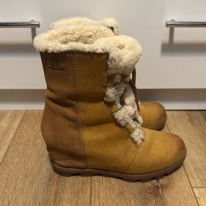 Sorel Wedge Boots size 10 Joan of arctic shearling